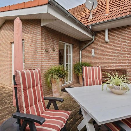 Enticing Holiday Home In Oldenburg With Garden Near Sea Dannau エクステリア 写真
