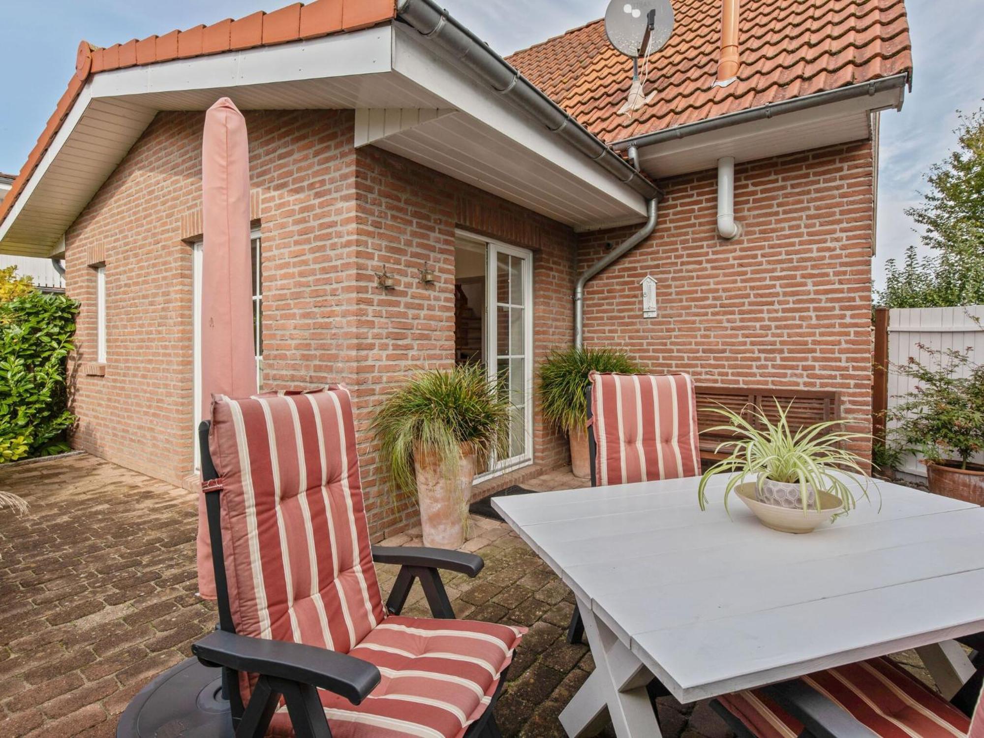 Enticing Holiday Home In Oldenburg With Garden Near Sea Dannau エクステリア 写真