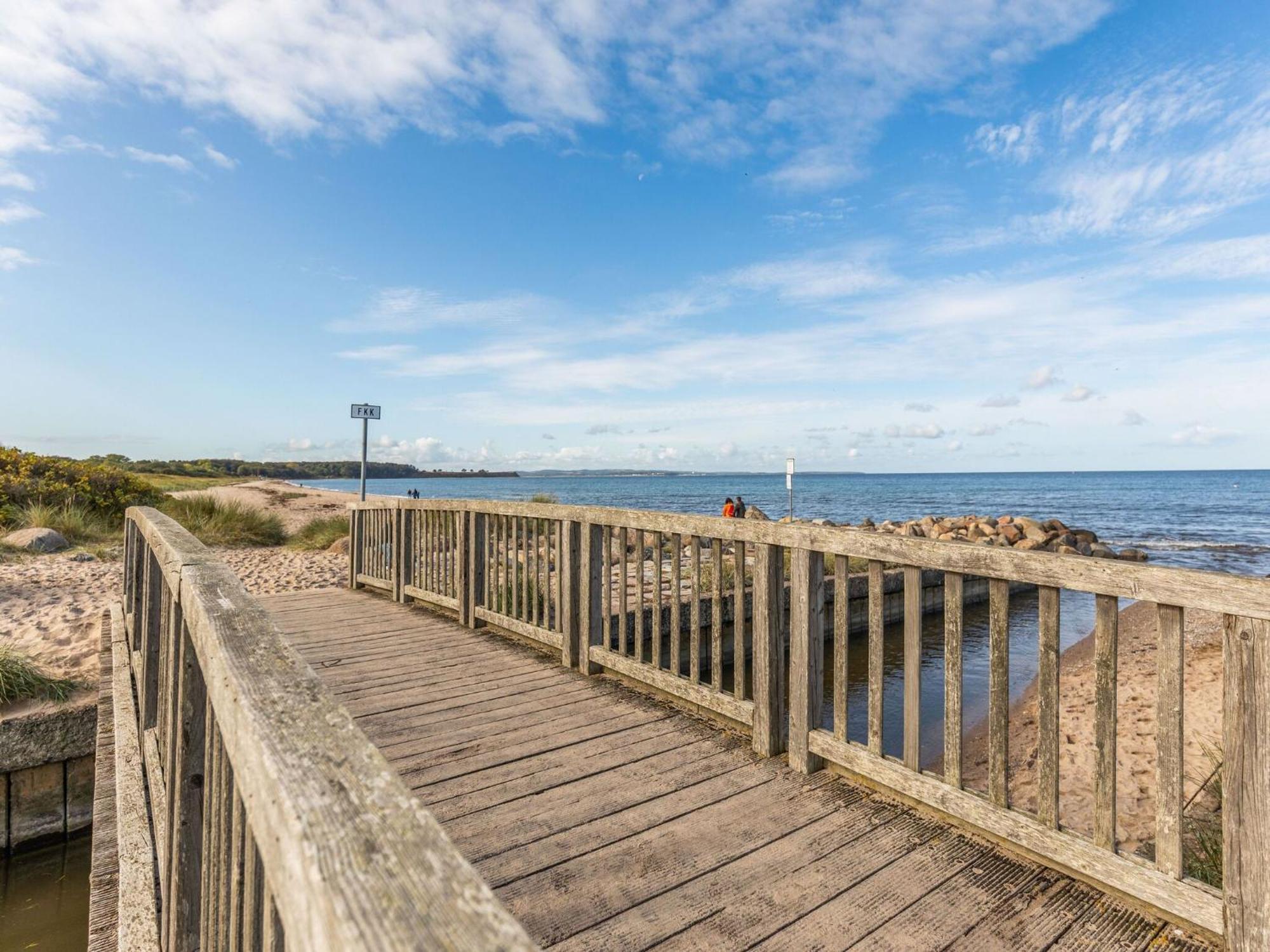 Enticing Holiday Home In Oldenburg With Garden Near Sea Dannau エクステリア 写真